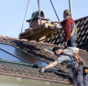 Praxistest Solarthermie: Indach-Montage von Kollektoren Schritt 9 – Dachziegel auflegen.